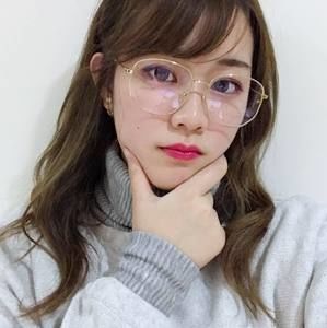 Meet your Posher, Iris